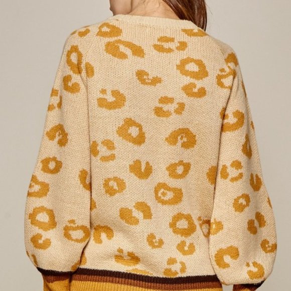 Taupe Leopard Sweater with contrasted color neckline, sleeves and hemline. - Picture 5 of 6